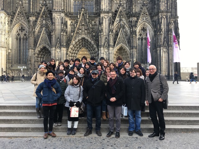 Gruppenfoto vor dem Kölner Dom